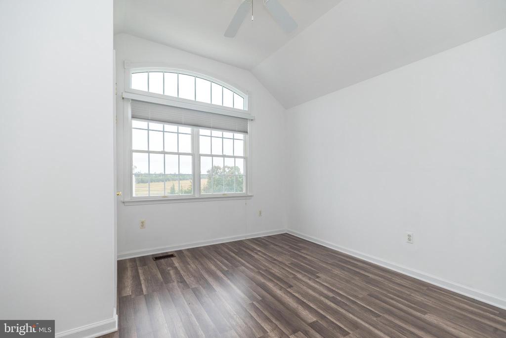 10 SEA ISLE DRIVE