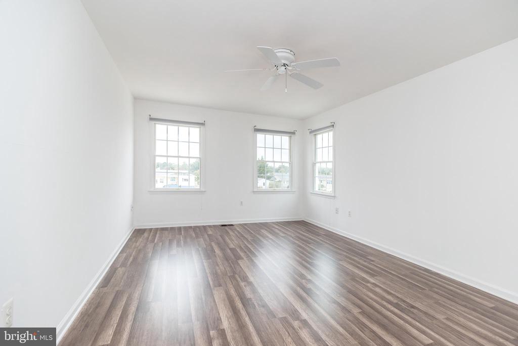 10 SEA ISLE DRIVE