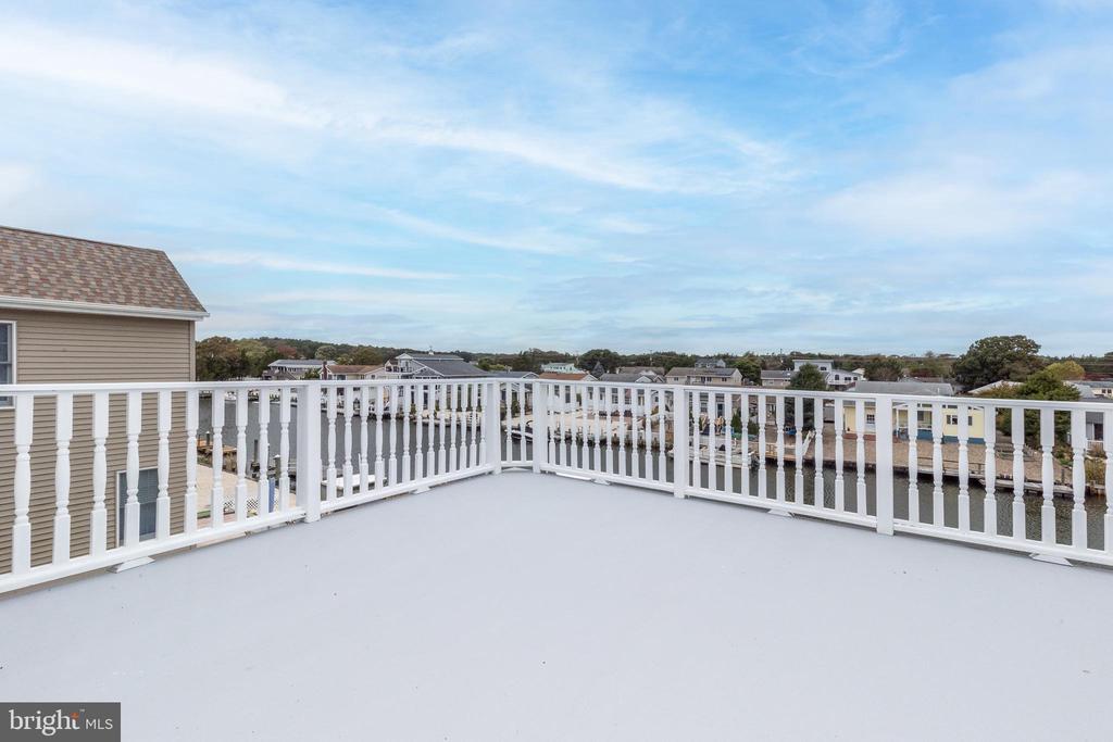 10 SEA ISLE DRIVE