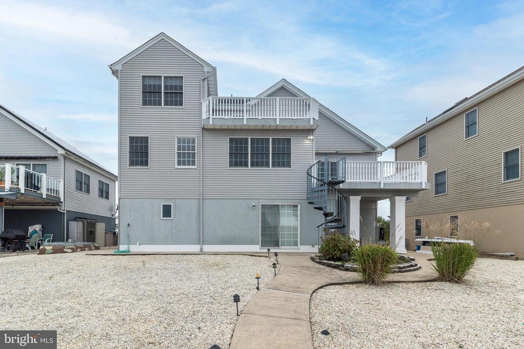10 SEA ISLE DRIVE