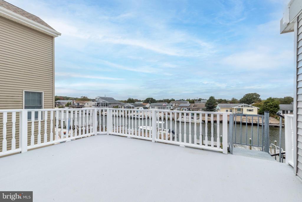 10 SEA ISLE DRIVE