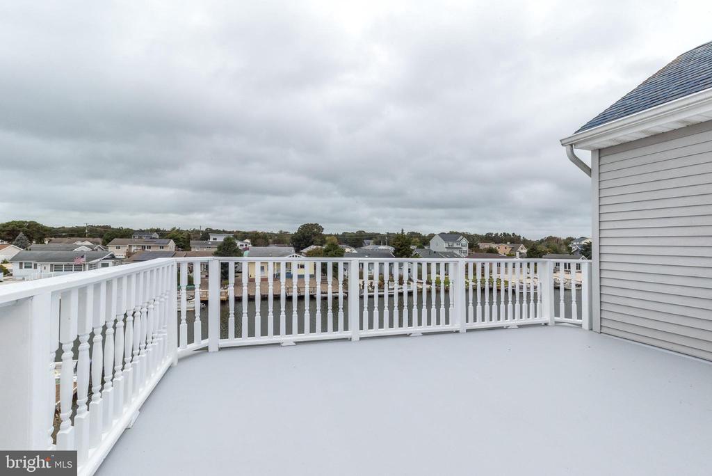 10 SEA ISLE DRIVE