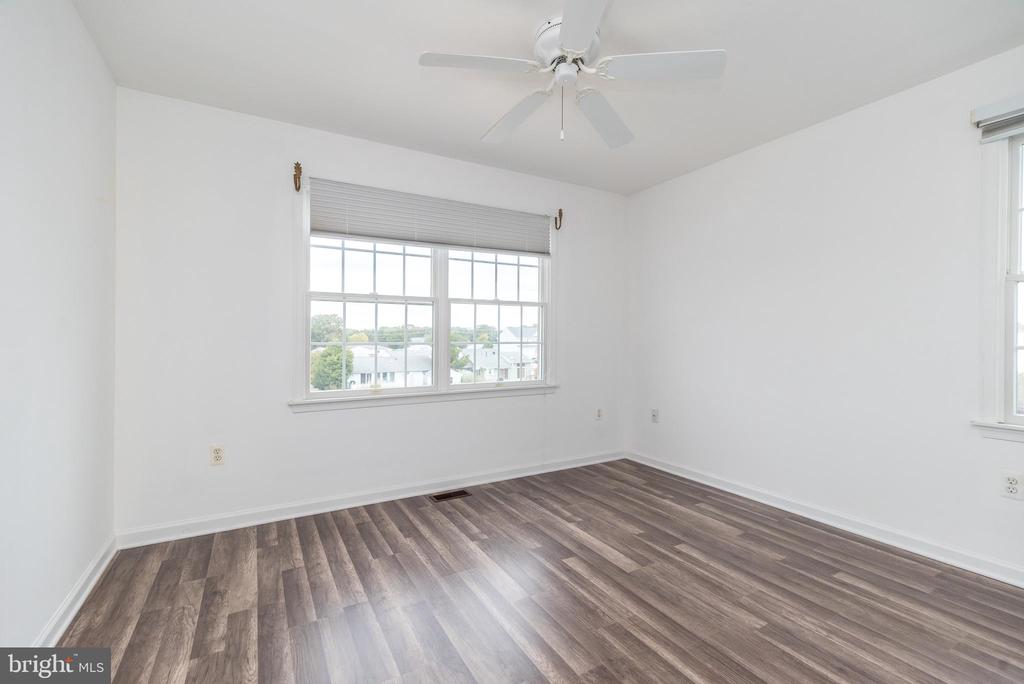 10 SEA ISLE DRIVE