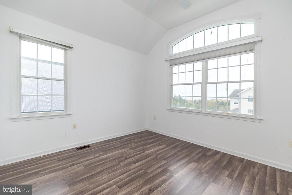 10 SEA ISLE DRIVE