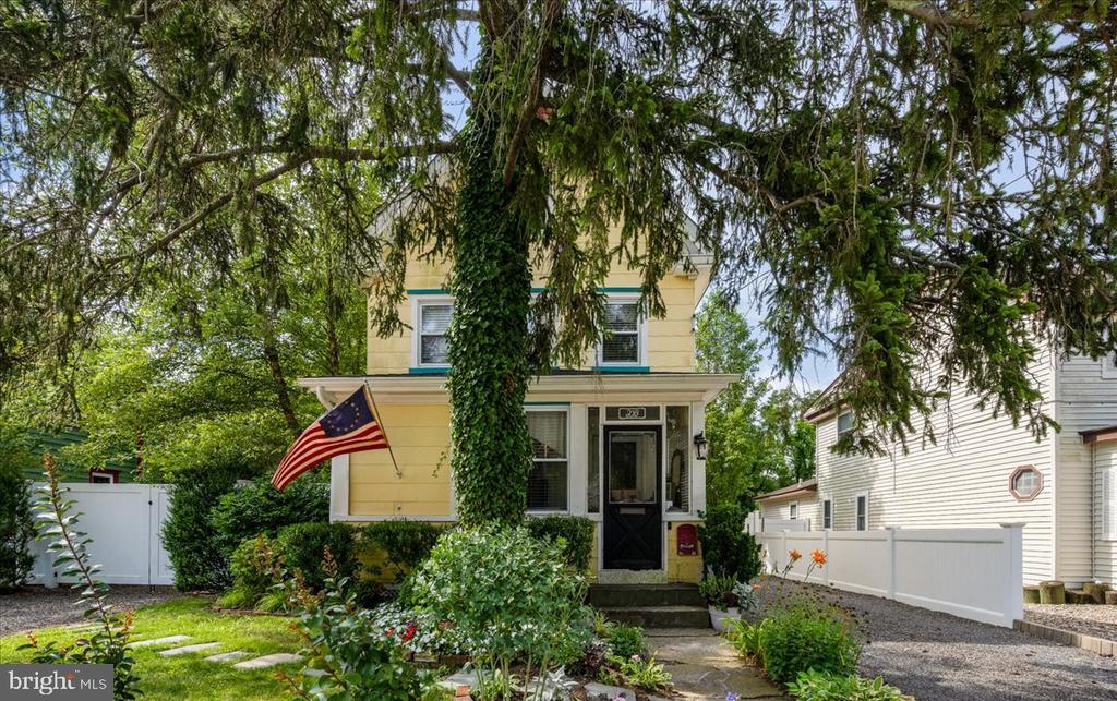 216 CENTER STREET