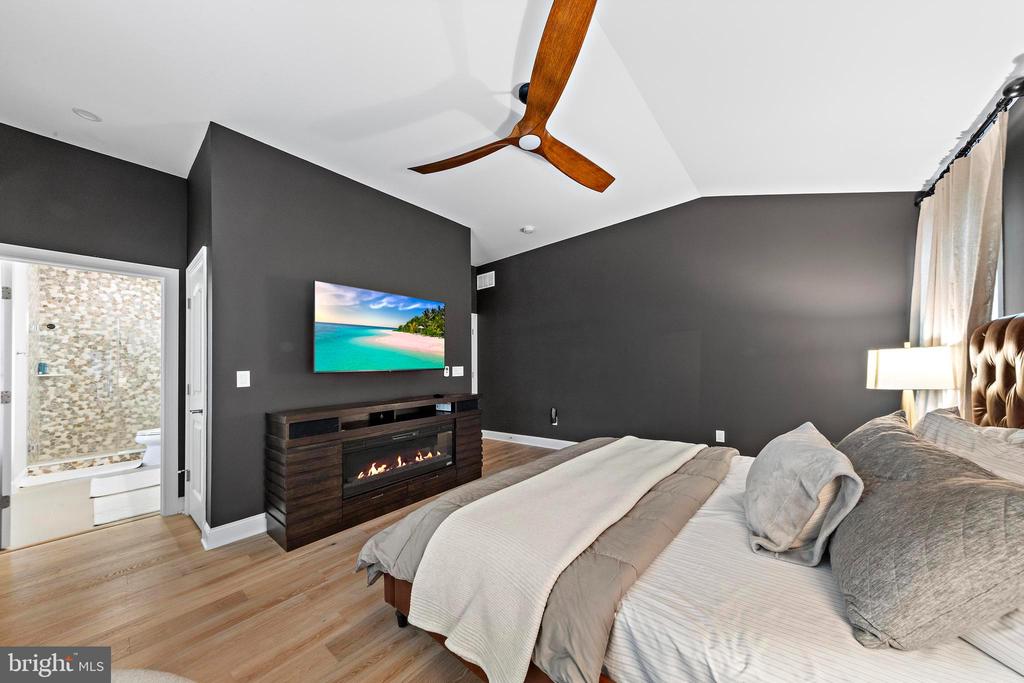 17 W HARDING AVE.