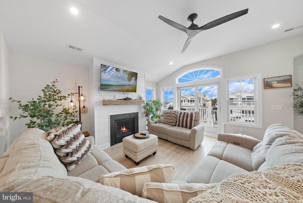 17 W HARDING AVE.