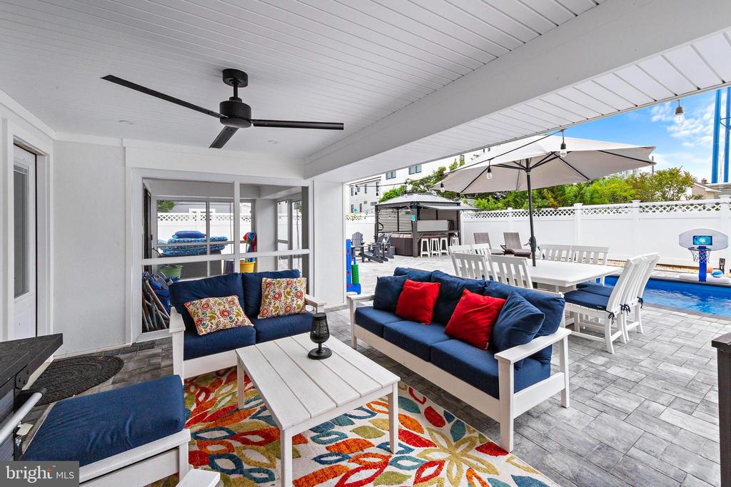 17 W HARDING AVE.