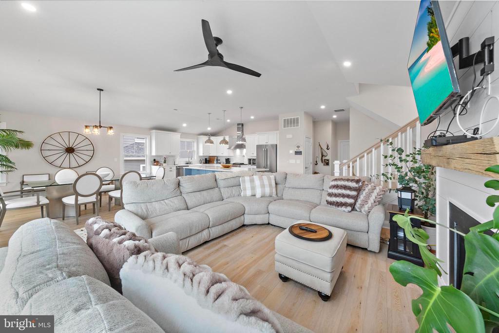 17 W HARDING AVE.