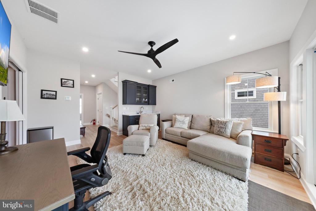 17 W HARDING AVE.
