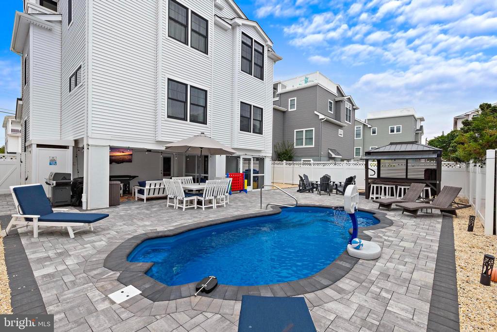 17 W HARDING AVE.
