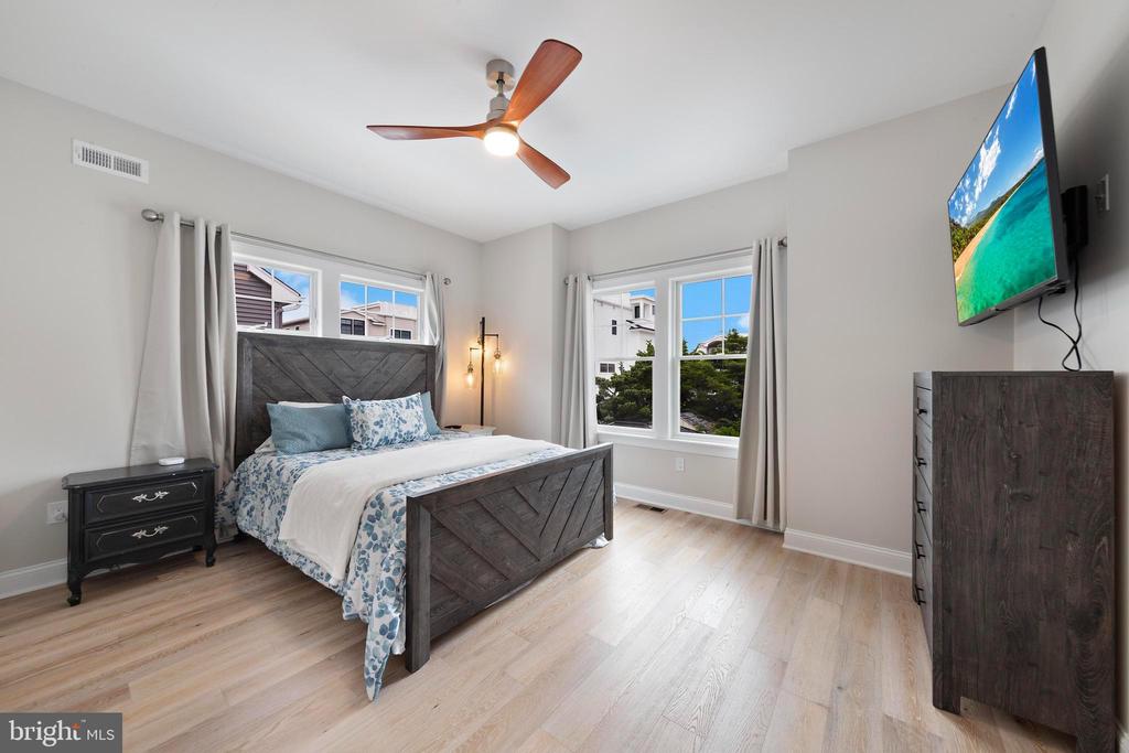 17 W HARDING AVE.