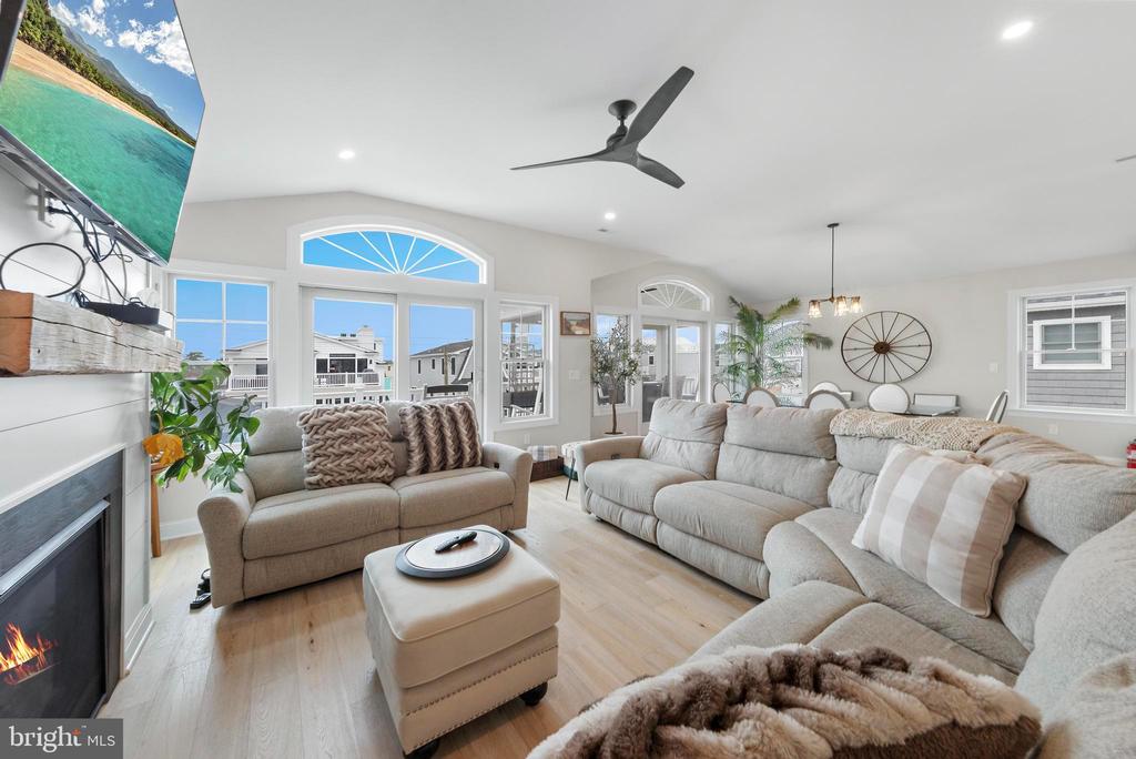 17 W HARDING AVE.