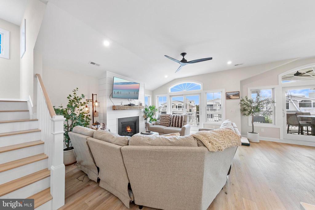 17 W HARDING AVE.