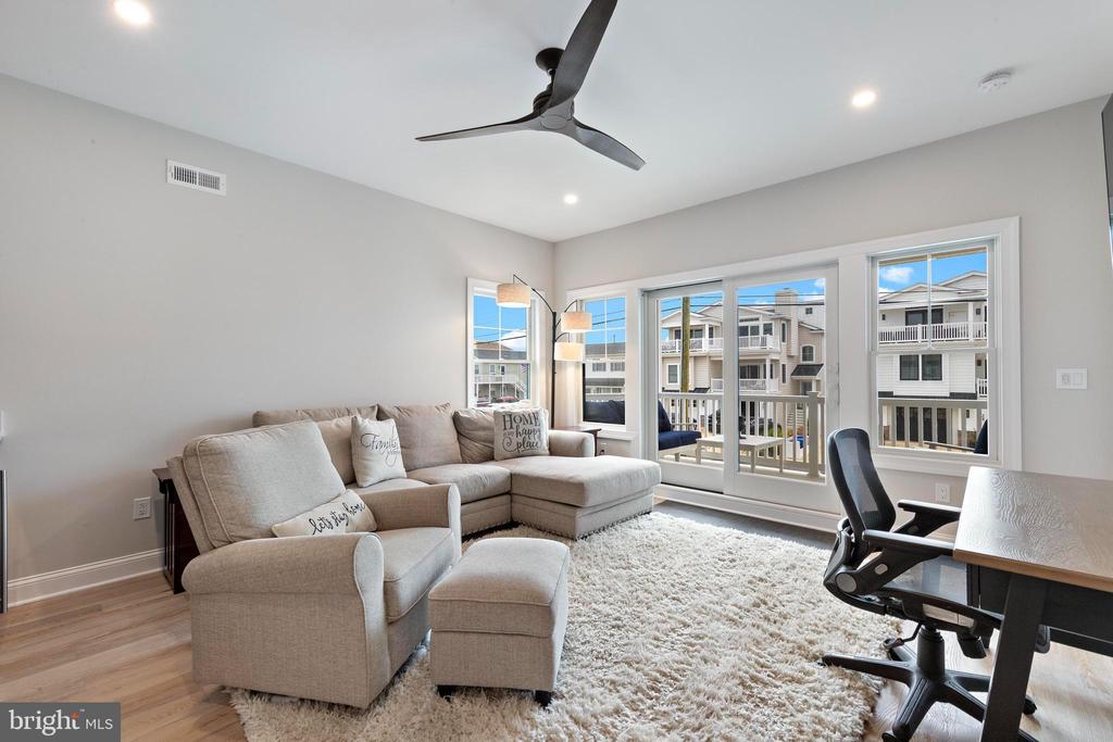 17 W HARDING AVE.