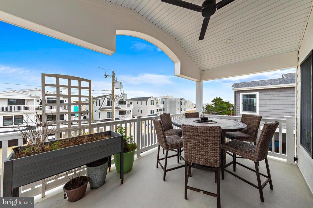 17 W HARDING AVE.