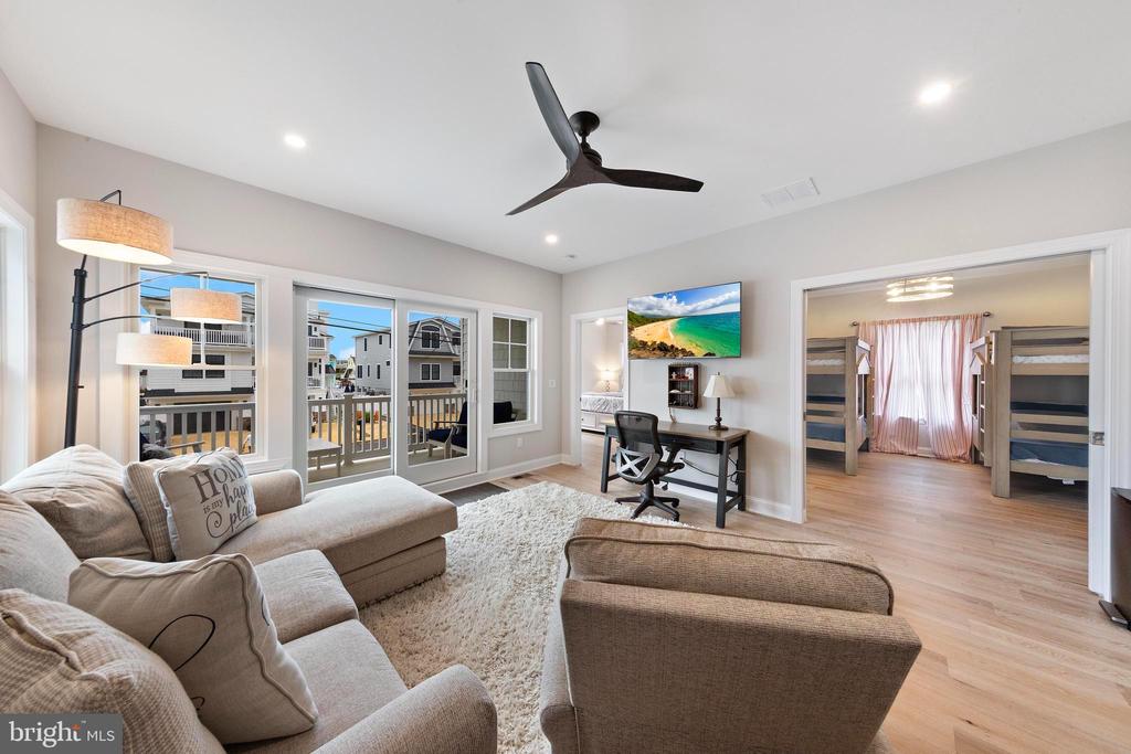 17 W HARDING AVE.