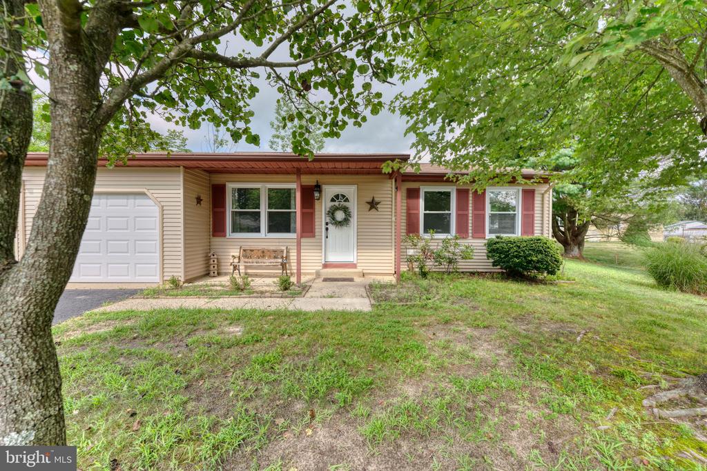 5 GREENMEADOW LANE