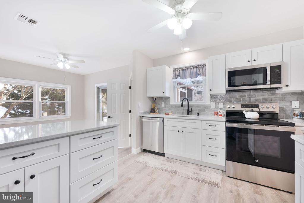 5 GREENMEADOW LANE