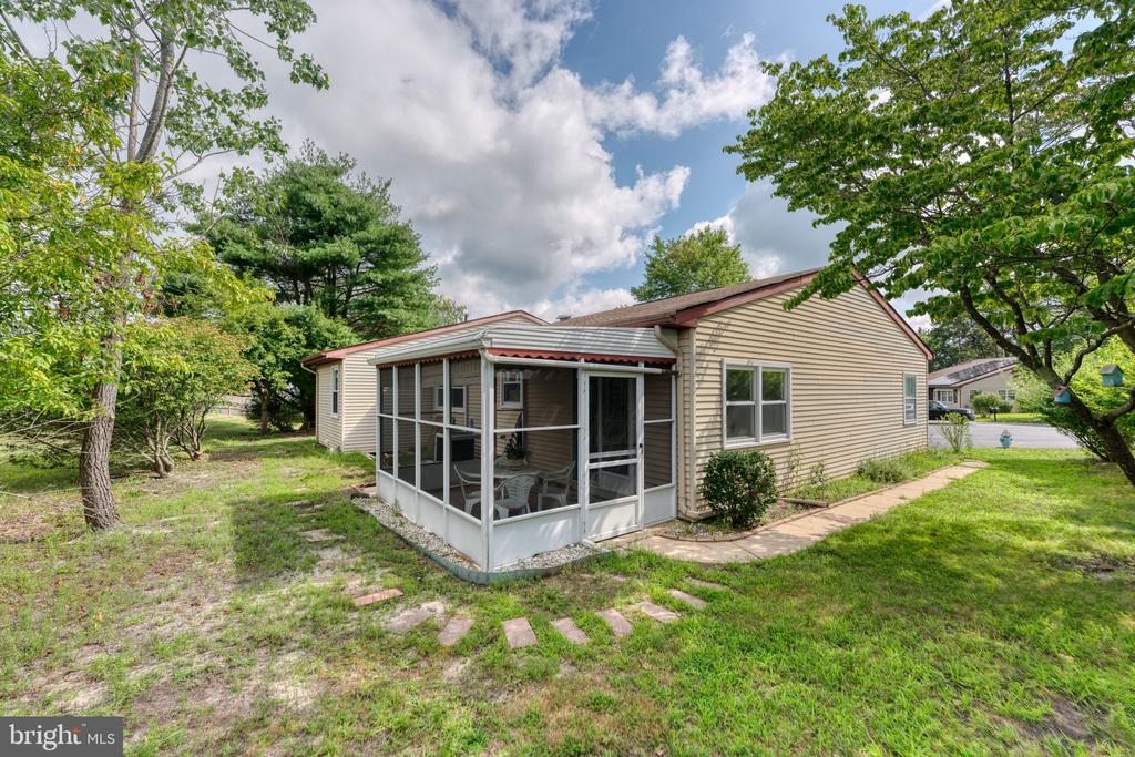 5 GREENMEADOW LANE
