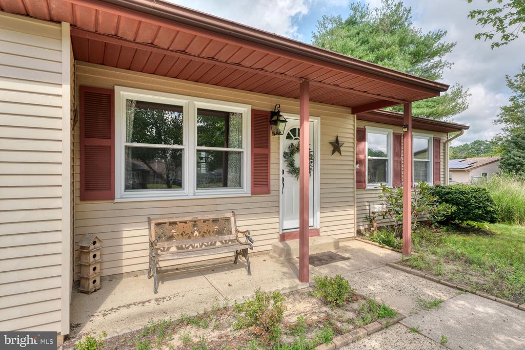 5 GREENMEADOW LANE