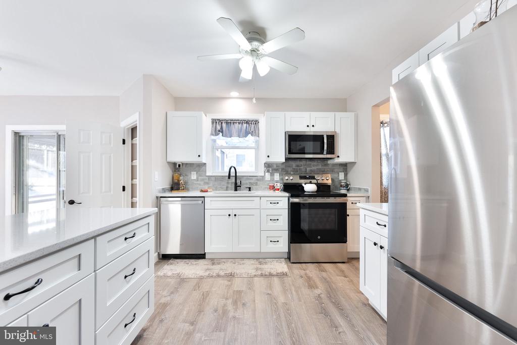 5 GREENMEADOW LANE
