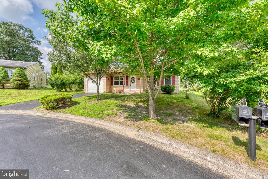 5 GREENMEADOW LANE