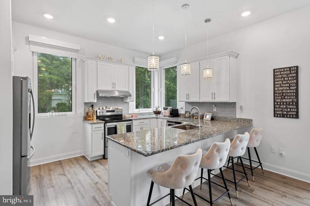 299 HAWTHORNE LANE