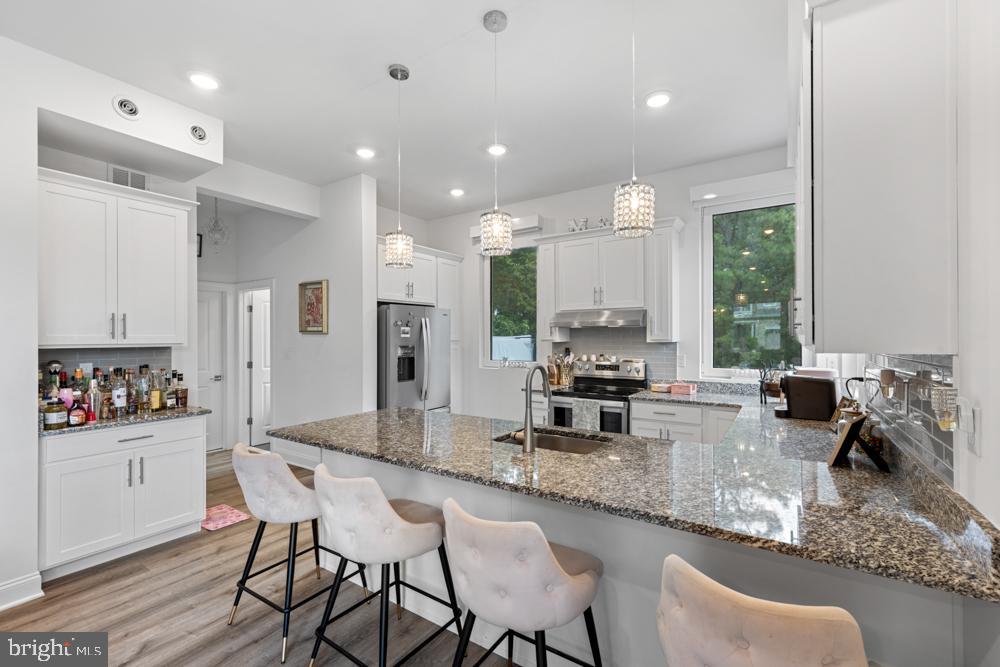 299 HAWTHORNE LANE