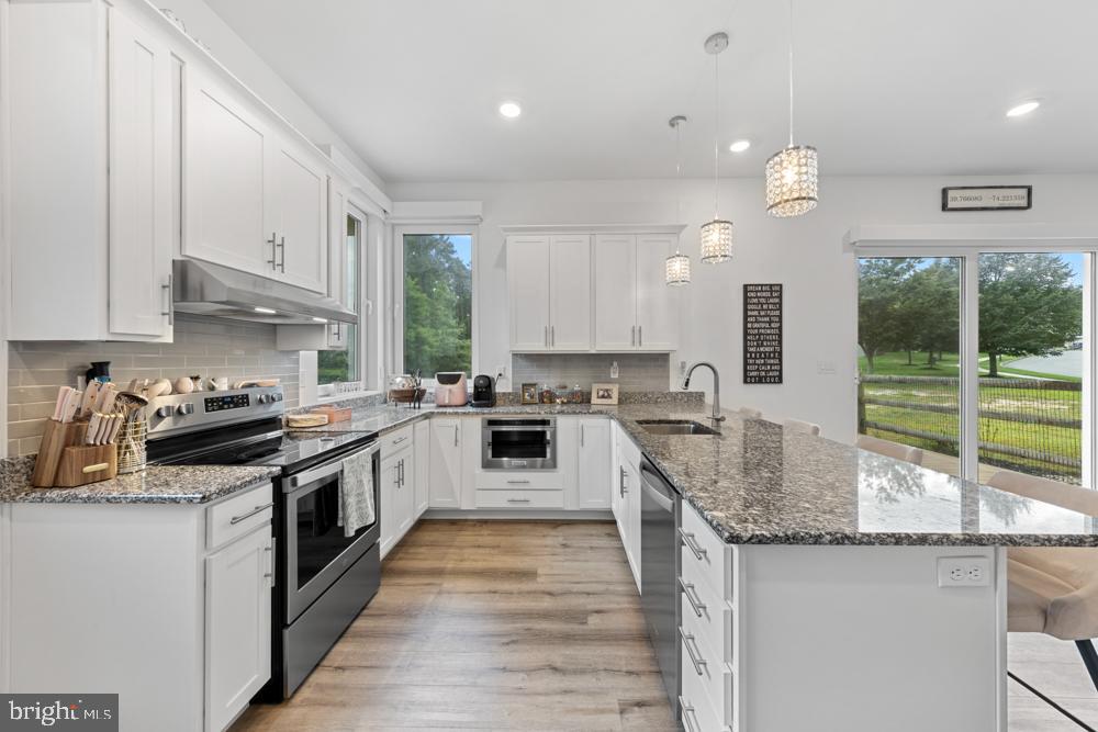 299 HAWTHORNE LANE