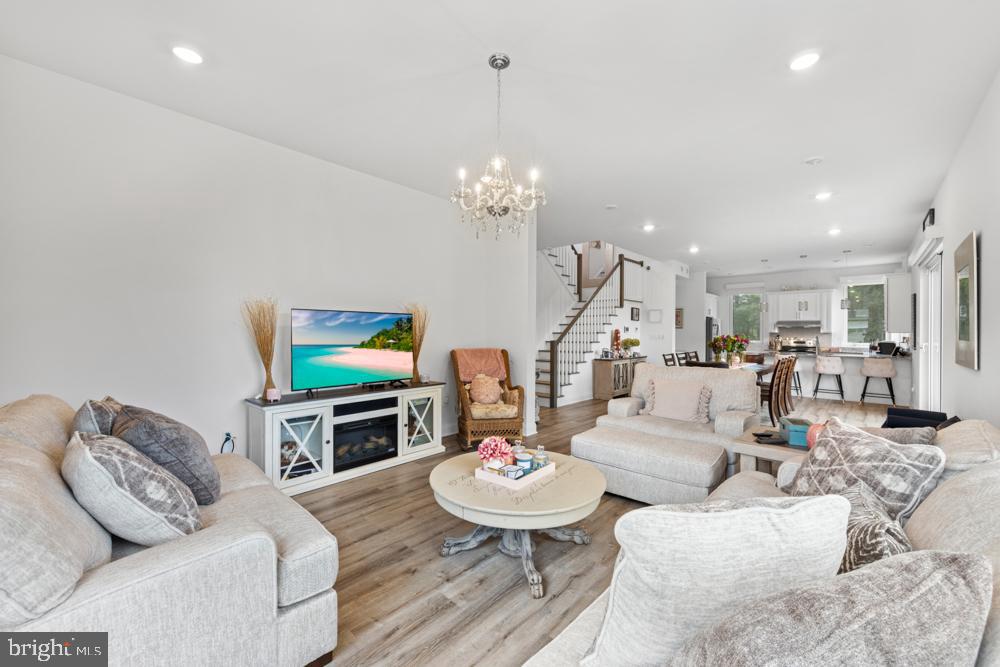 299 HAWTHORNE LANE