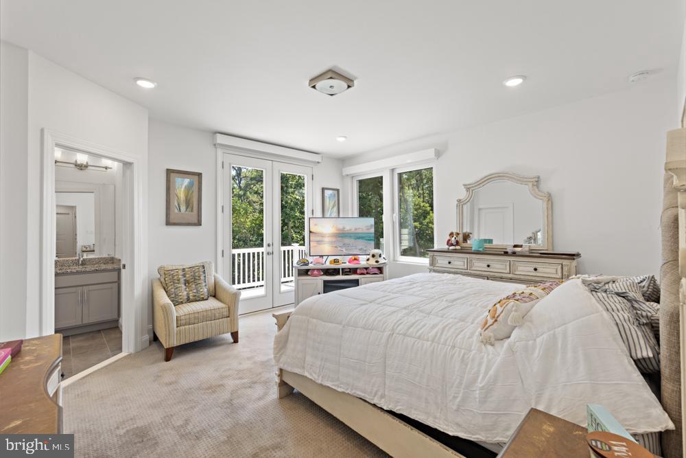 299 HAWTHORNE LANE