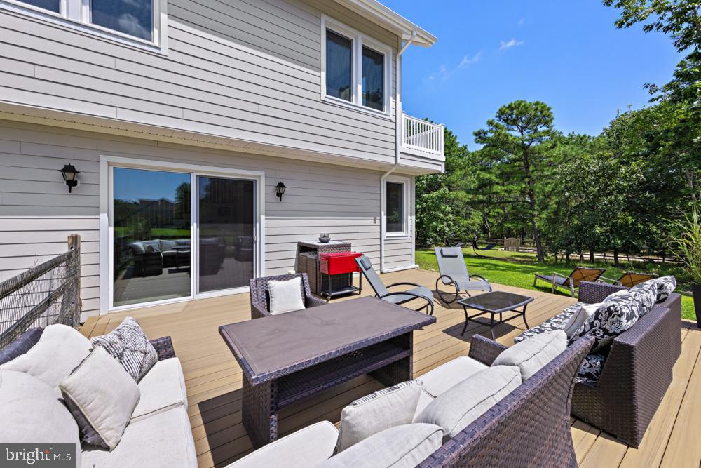 299 HAWTHORNE LANE