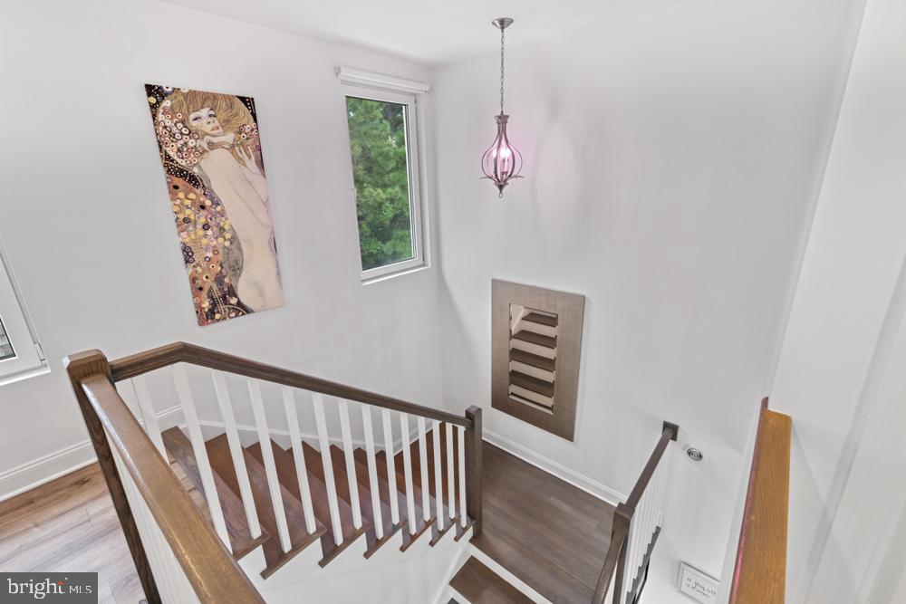 299 HAWTHORNE LANE