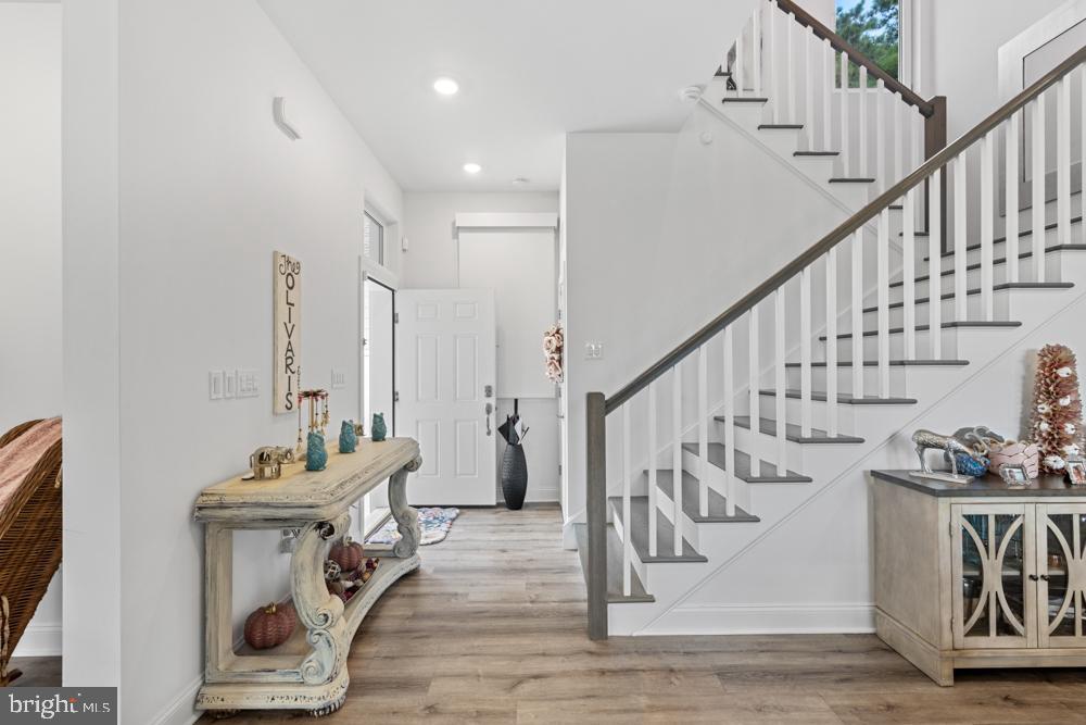 299 HAWTHORNE LANE