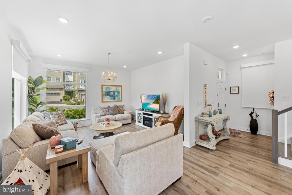 299 HAWTHORNE LANE