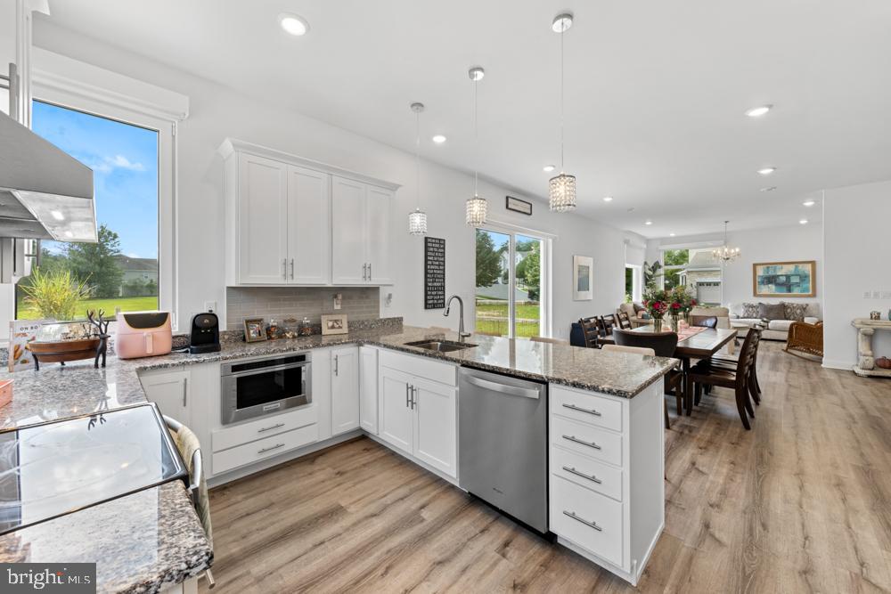 299 HAWTHORNE LANE