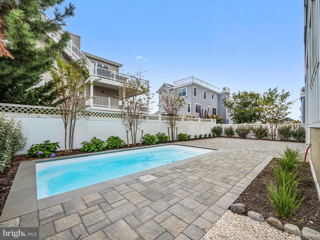 20 W JOSHUA AVENUE