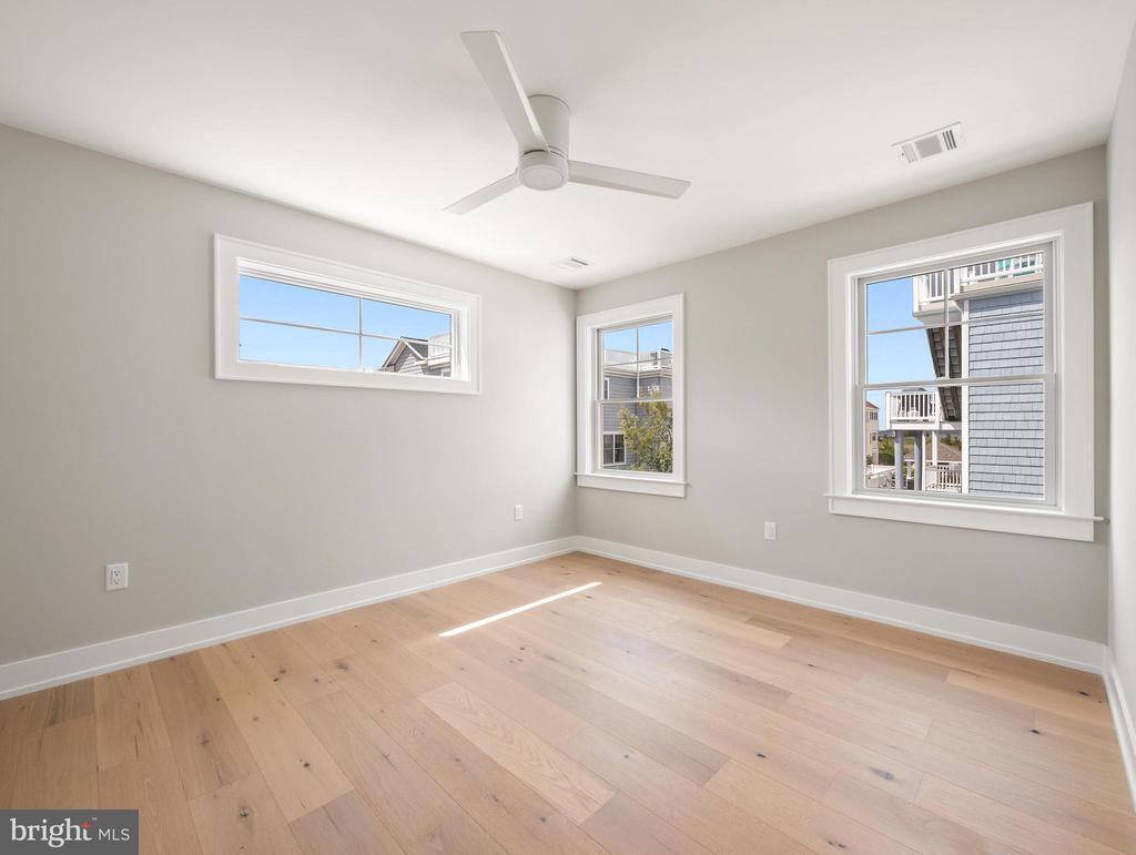 20 W JOSHUA AVENUE