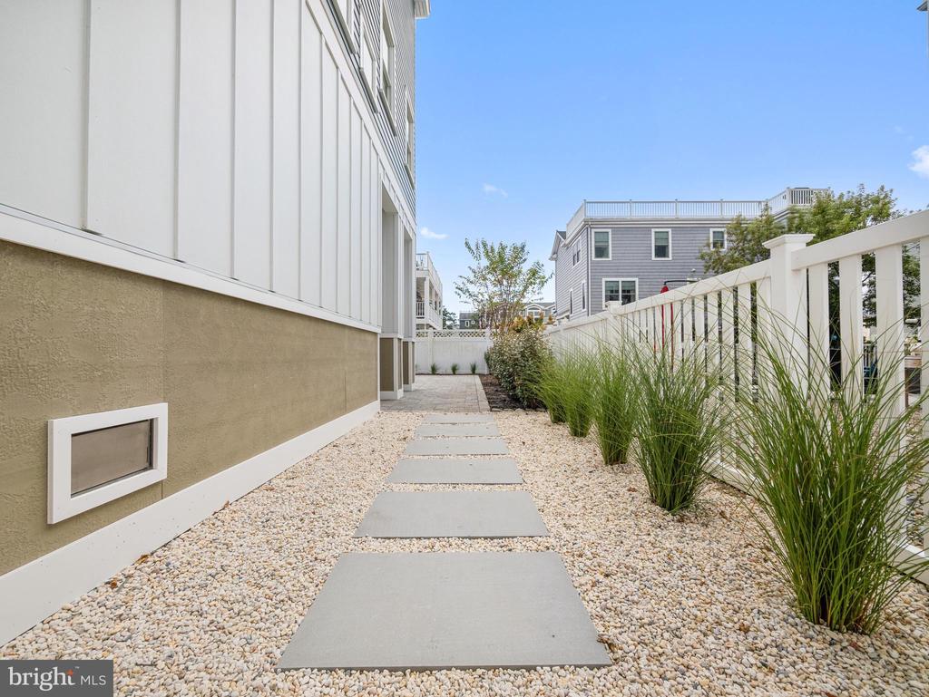 20 W JOSHUA AVENUE