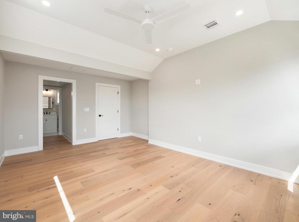 20 W JOSHUA AVENUE