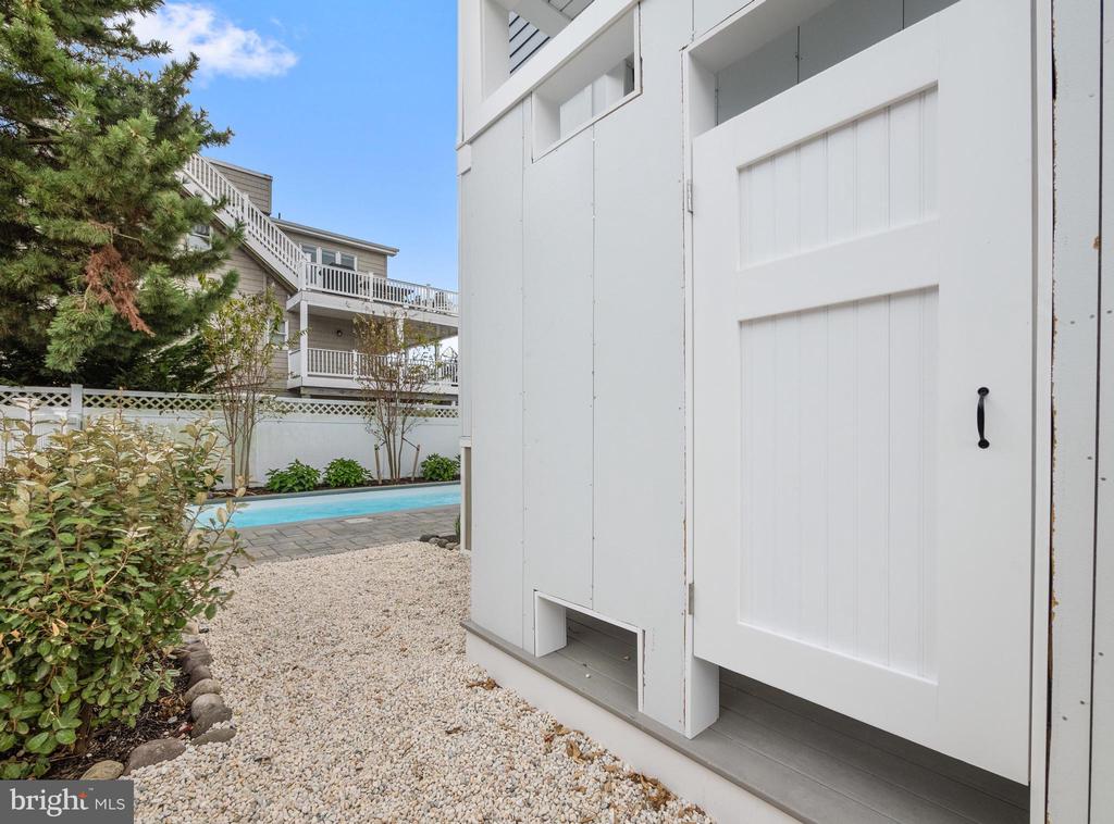 20 W JOSHUA AVENUE