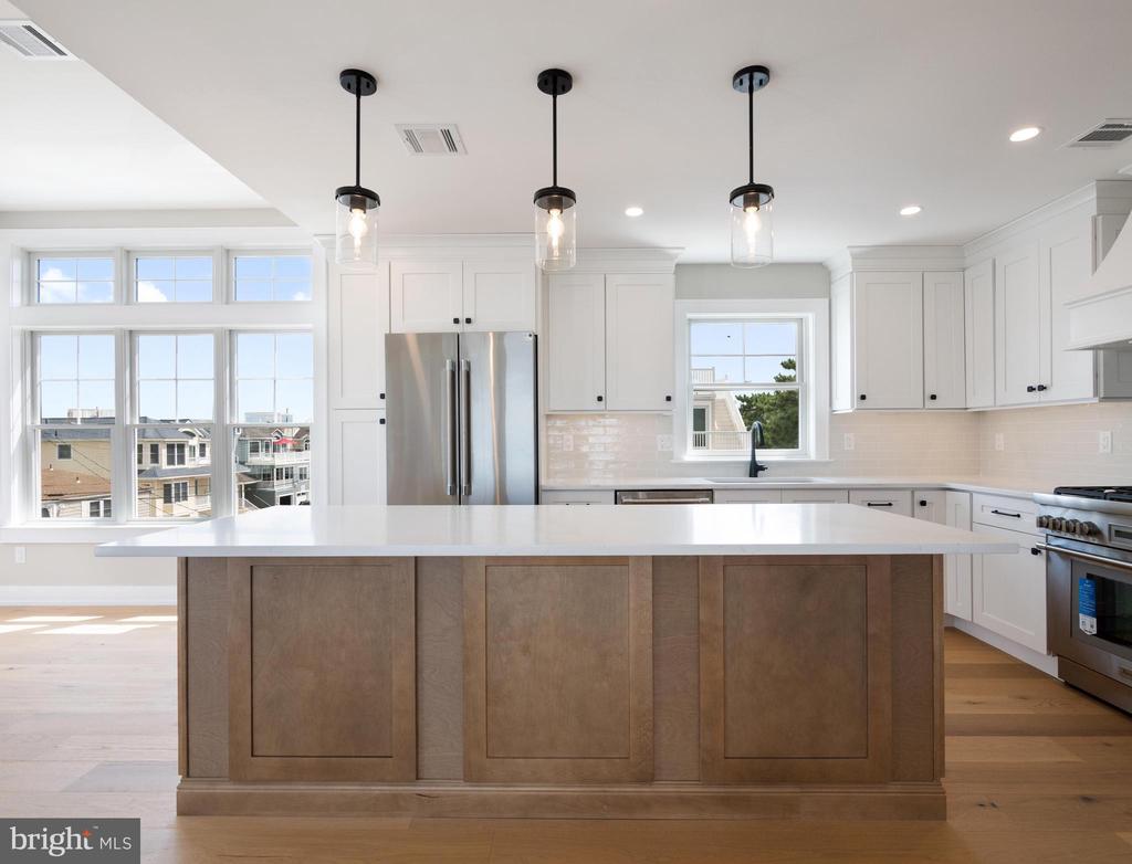 20 W JOSHUA AVENUE