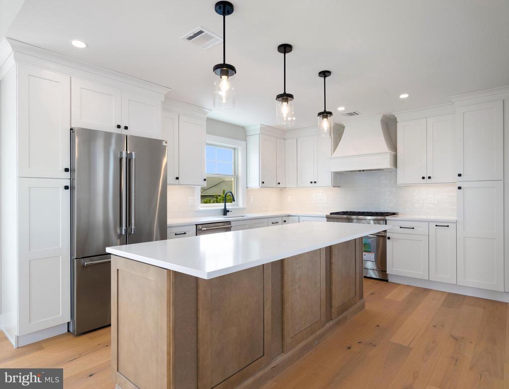 20 W JOSHUA AVENUE