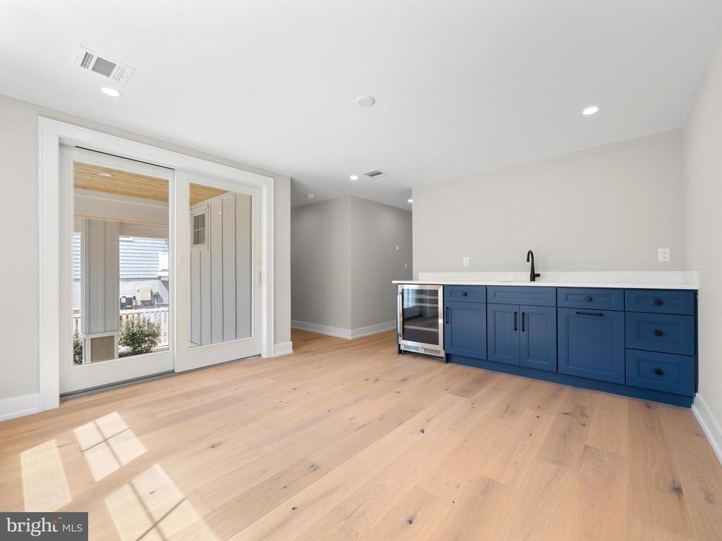 20 W JOSHUA AVENUE