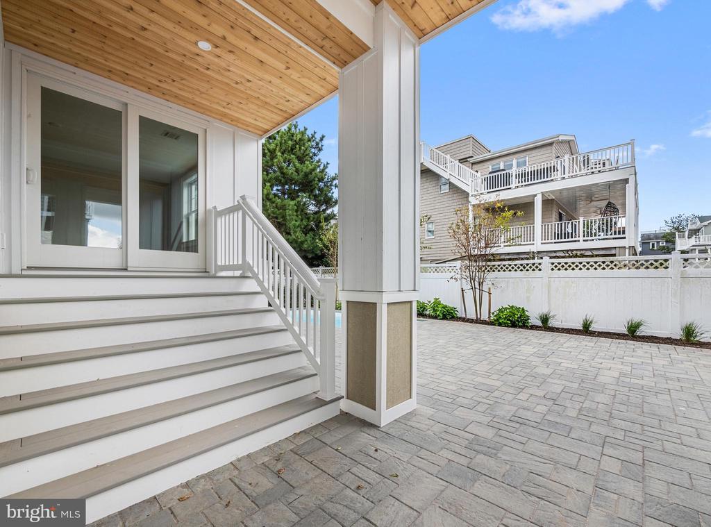 20 W JOSHUA AVENUE