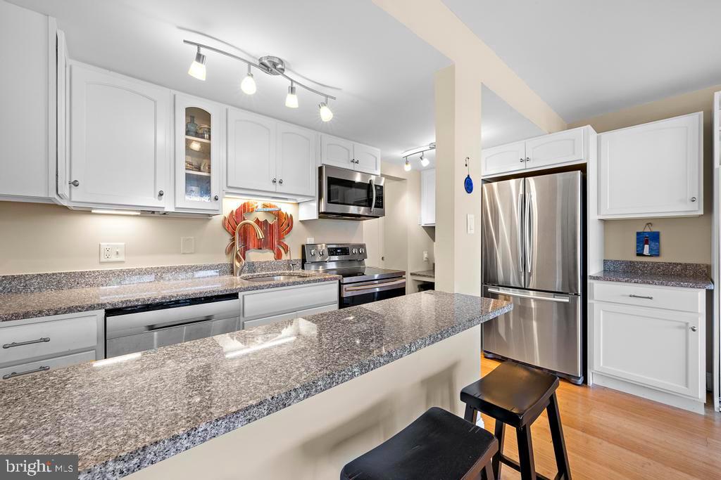401 BROADWAY Unit: 6