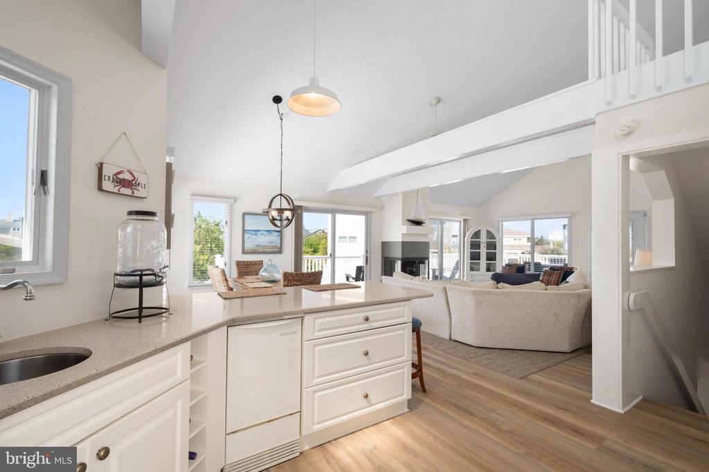 1104-F LONG BEACH BLVD