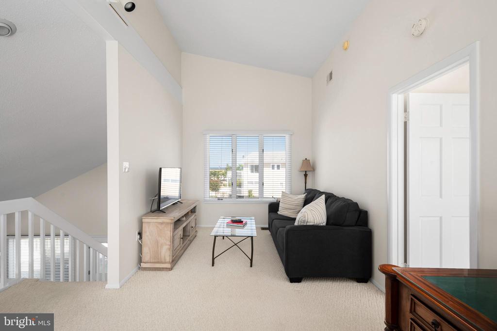 1104-F LONG BEACH BLVD