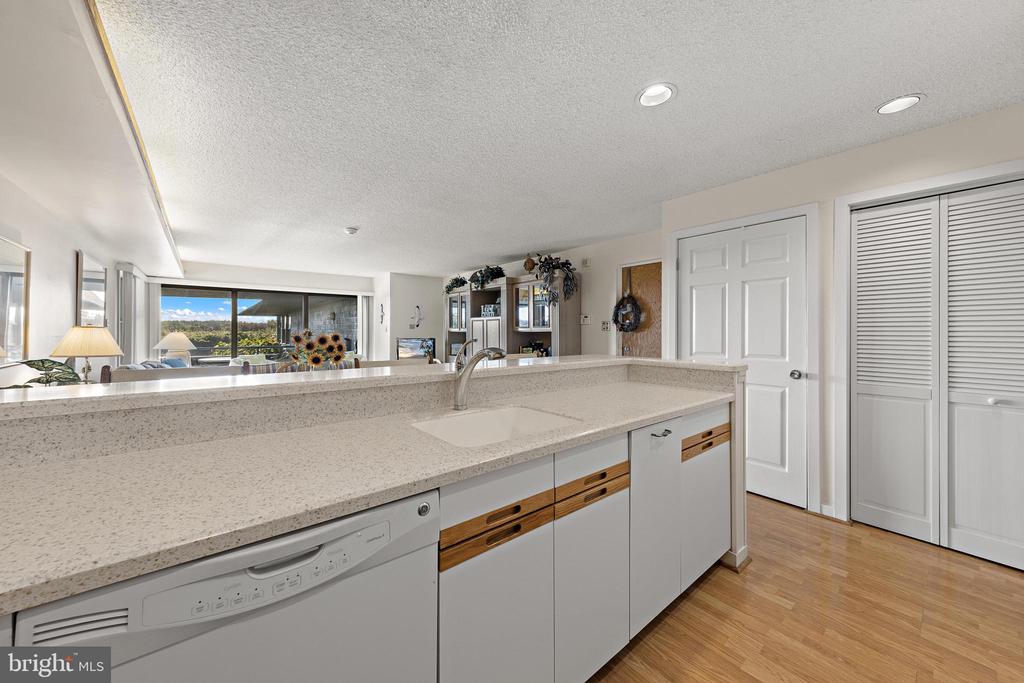 1001 OCEAN Unit: 1012